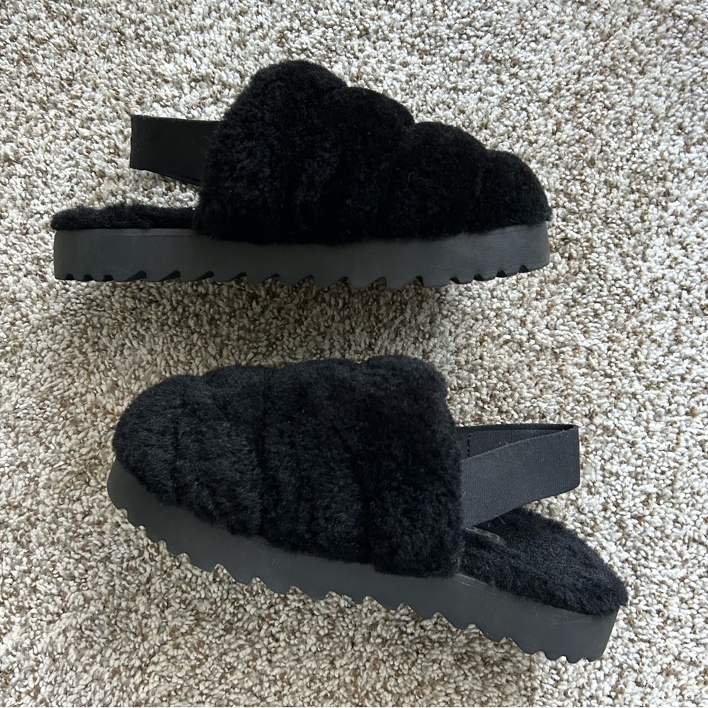 UGG Women’s Super Fluff Slipper